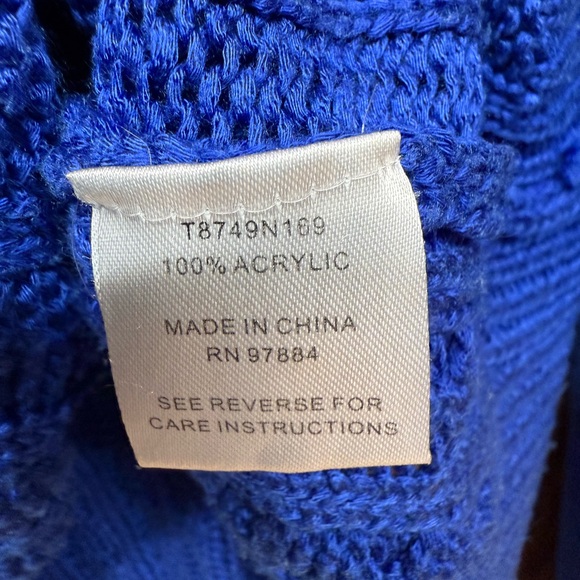 Elegant Blue Cable Knit Sweater - Picture 4 of 6